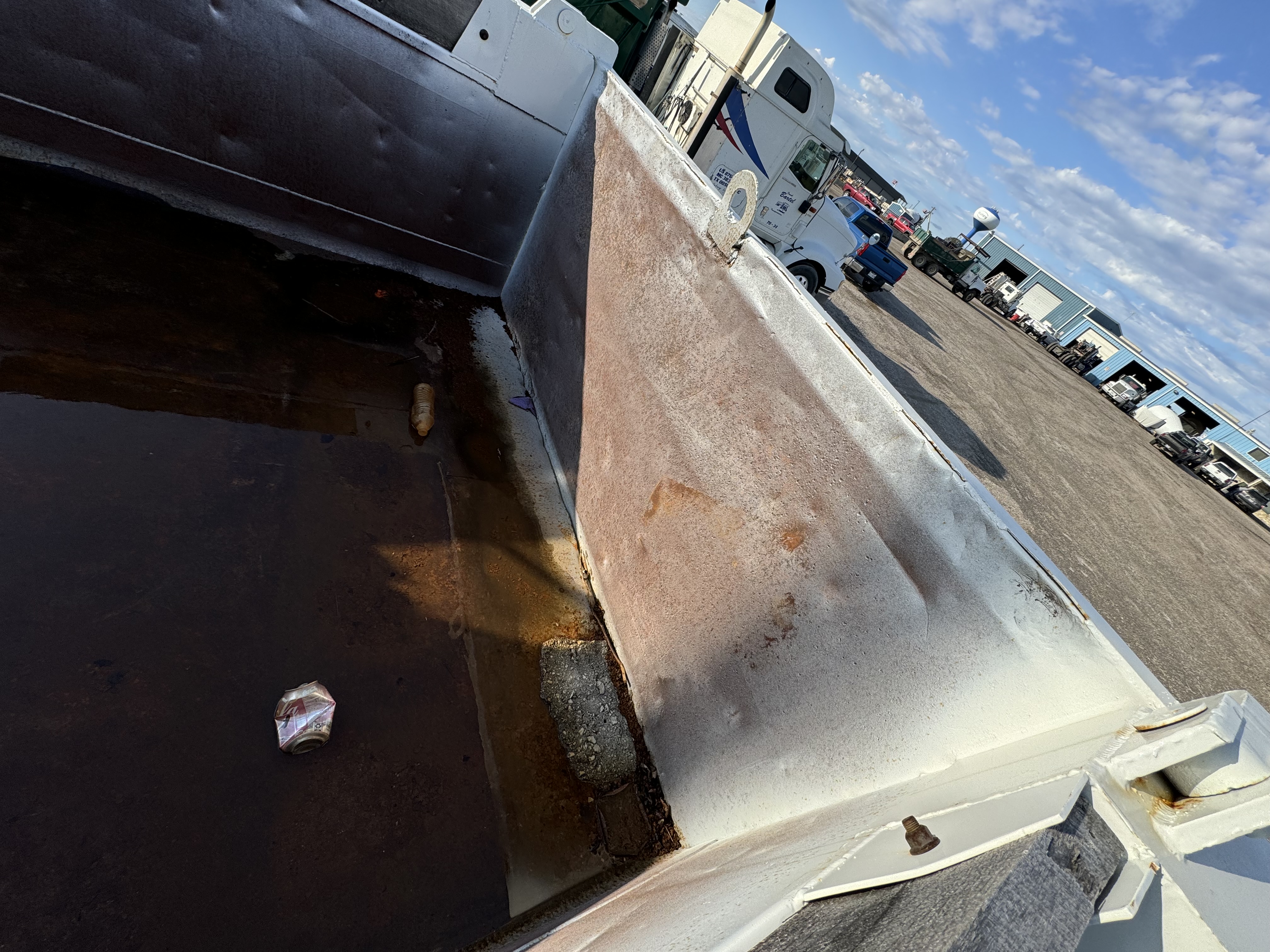 2010 International Dump Truck photo 3