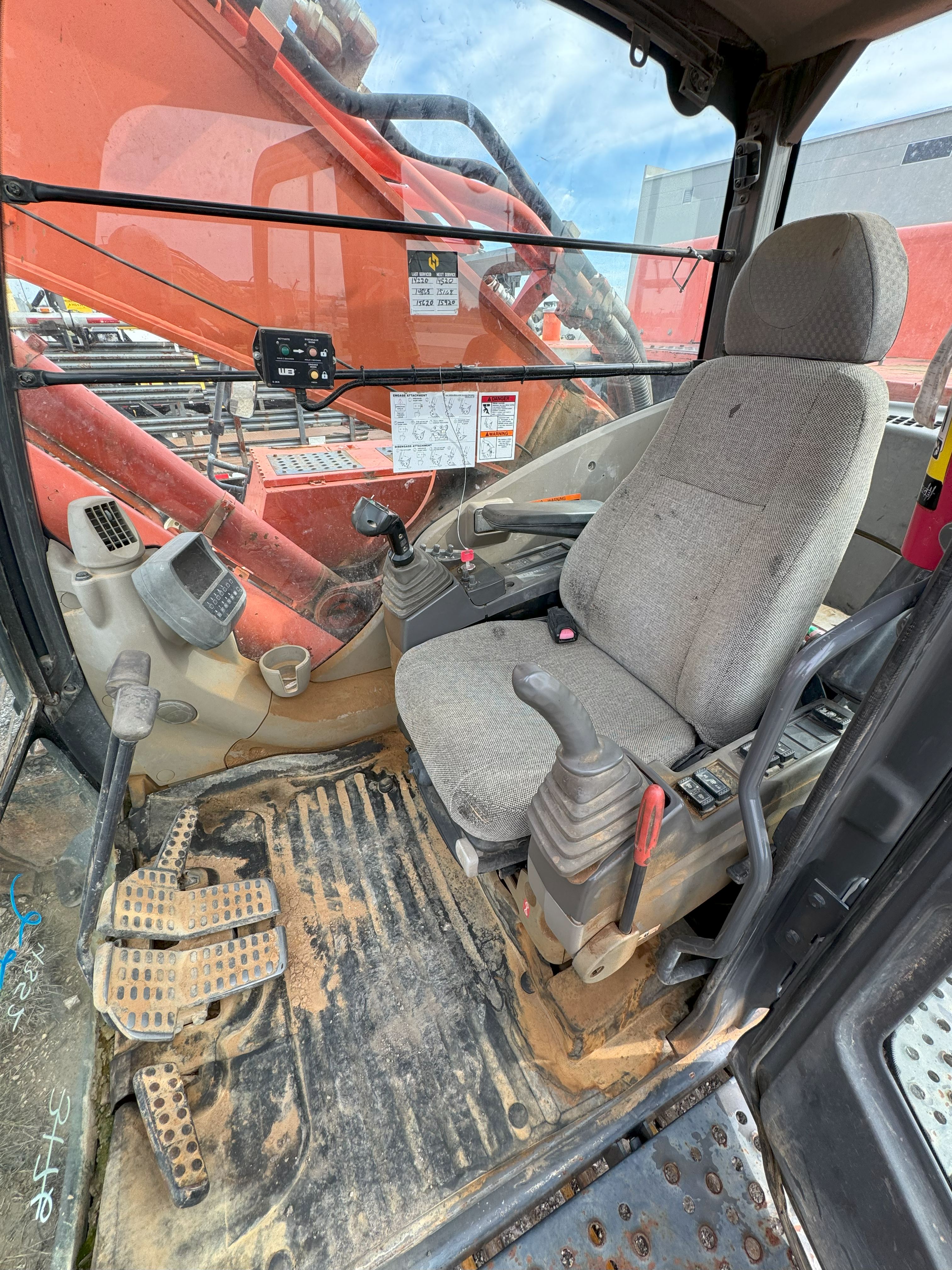 2006 Hitachi - ZX450LC Excavator photo 3