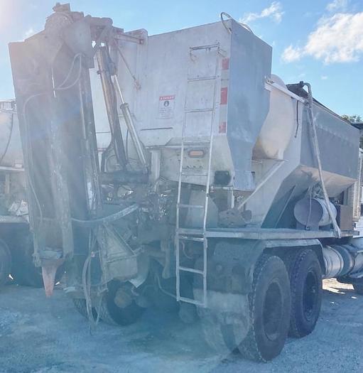 2000 Auto Car-Zimmerman Volumetric Mixer Truck photo 2