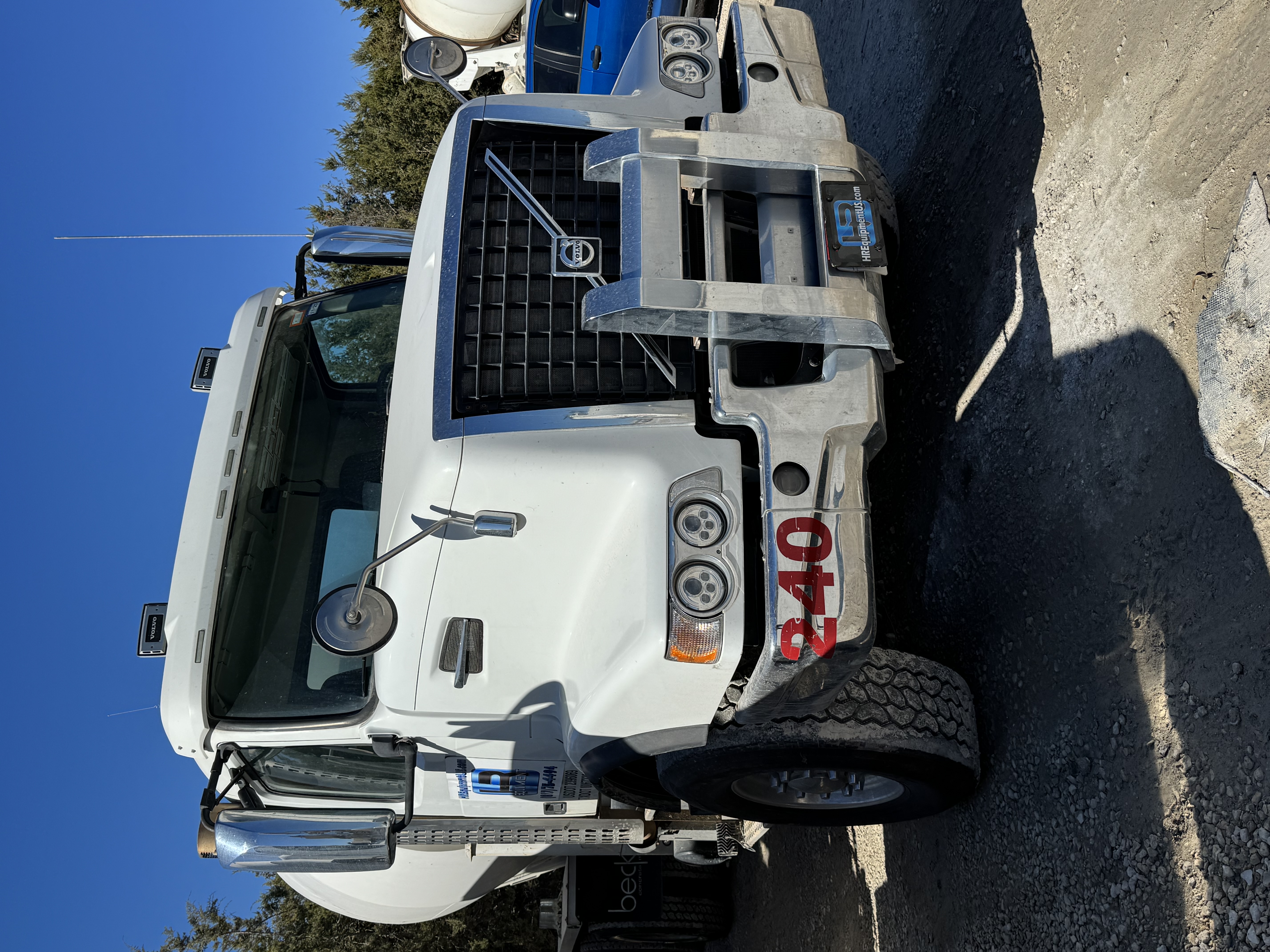 Unit 240 - 2019 Volvo - Hours 7,936 - Miles 89,994 photo 3