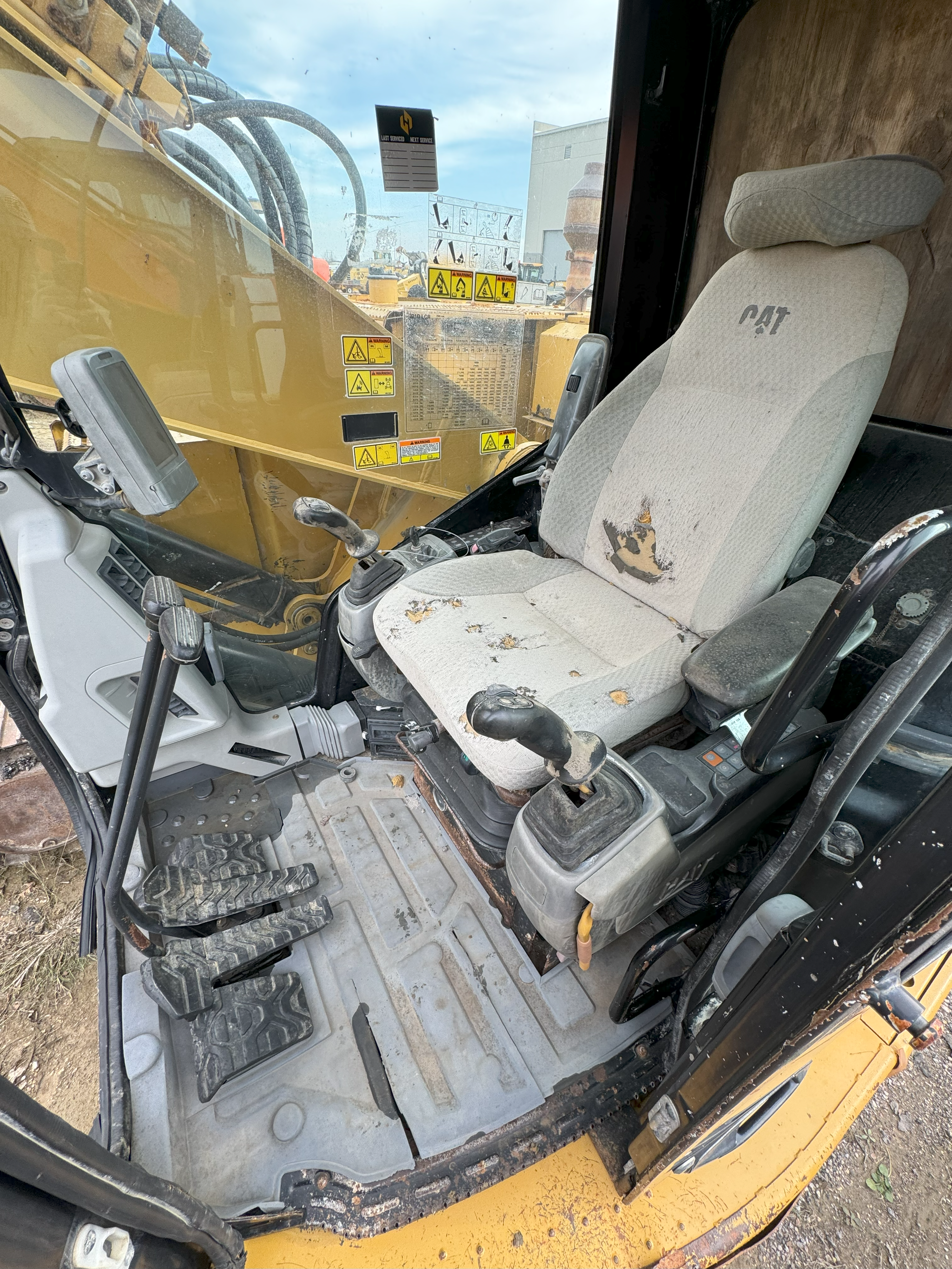 Cat 321D Excavator photo 3