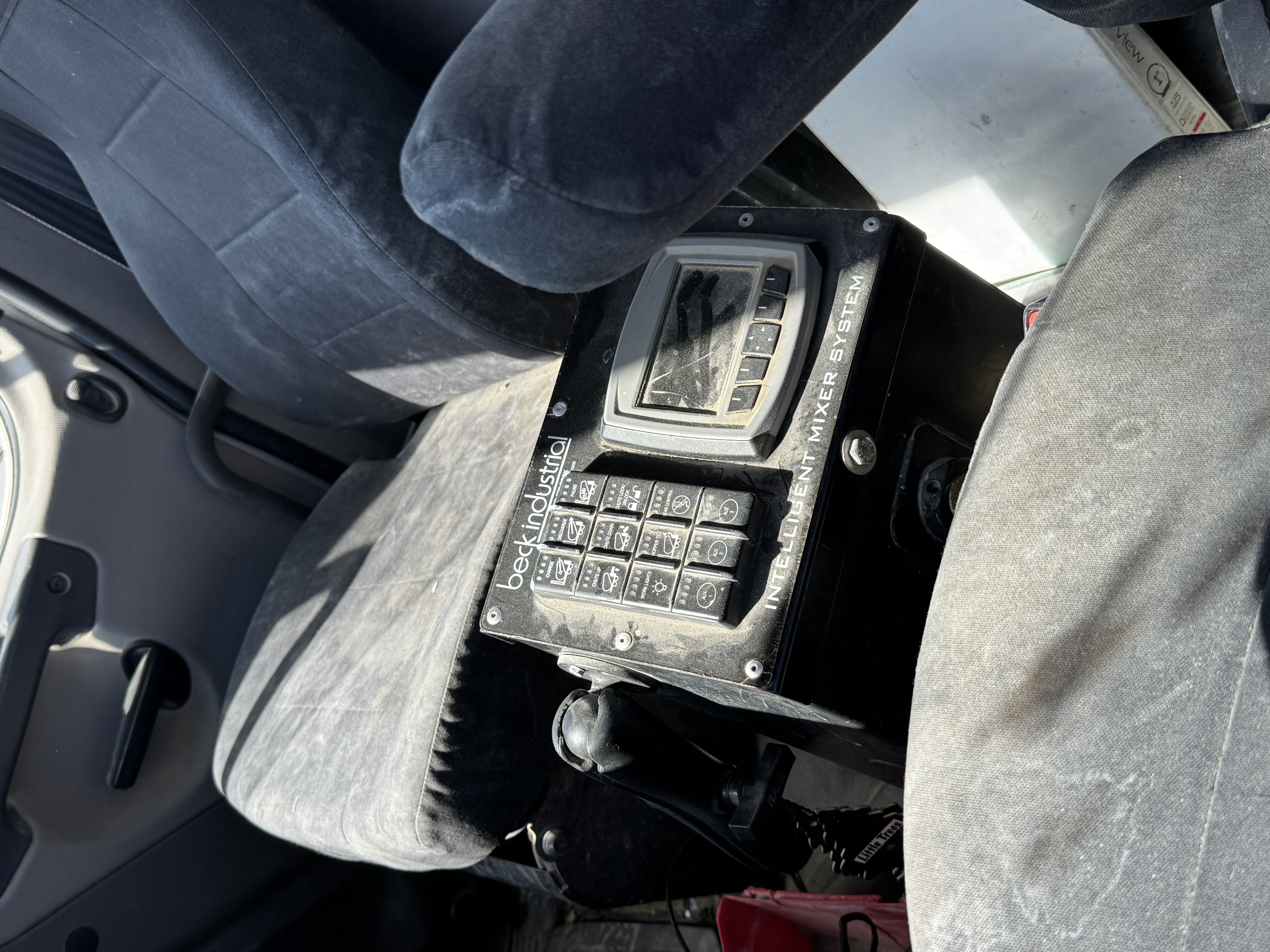 Unit 191 - 2018 Freightliner - Hours 15,387 - Miles 145,362 photo 2
