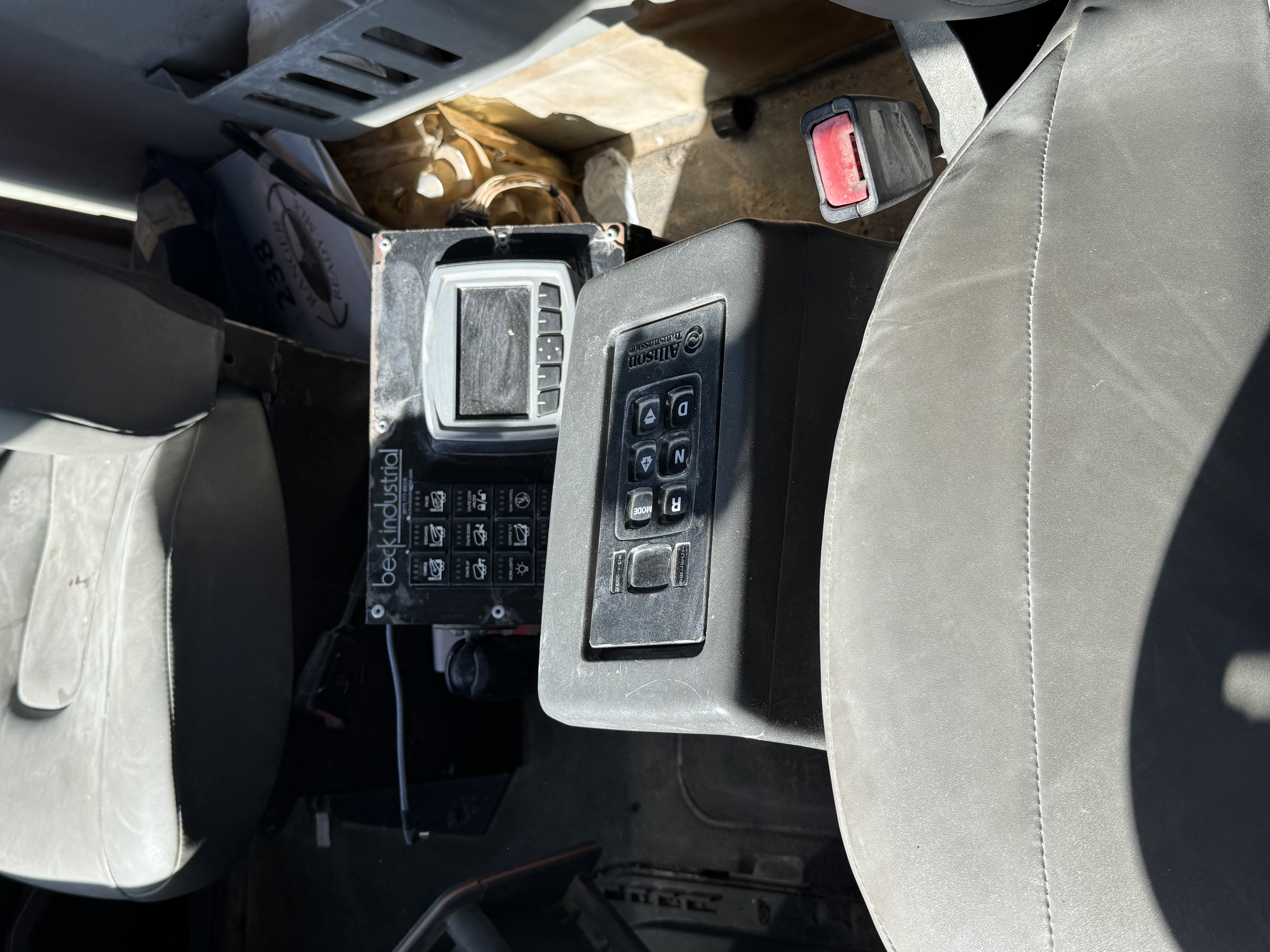 Unit 238 - 2019 Volvo - Hours 9,134 - Miles 113,298 photo 3