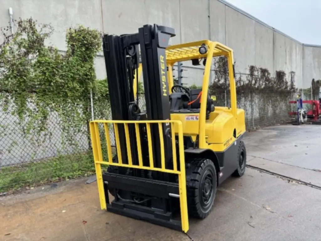 2017 Hyster H90FT Forklift photo 2