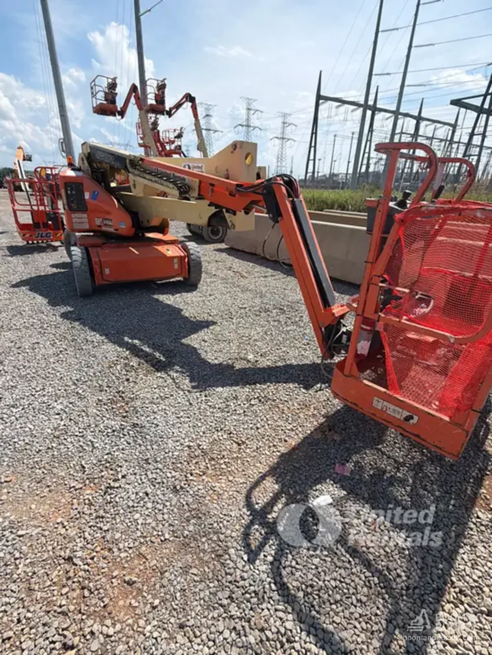 2017 JLG E450AJ Articulating photo 2