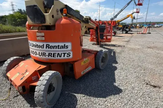2017 JLG E450AJ Articulating photo 4
