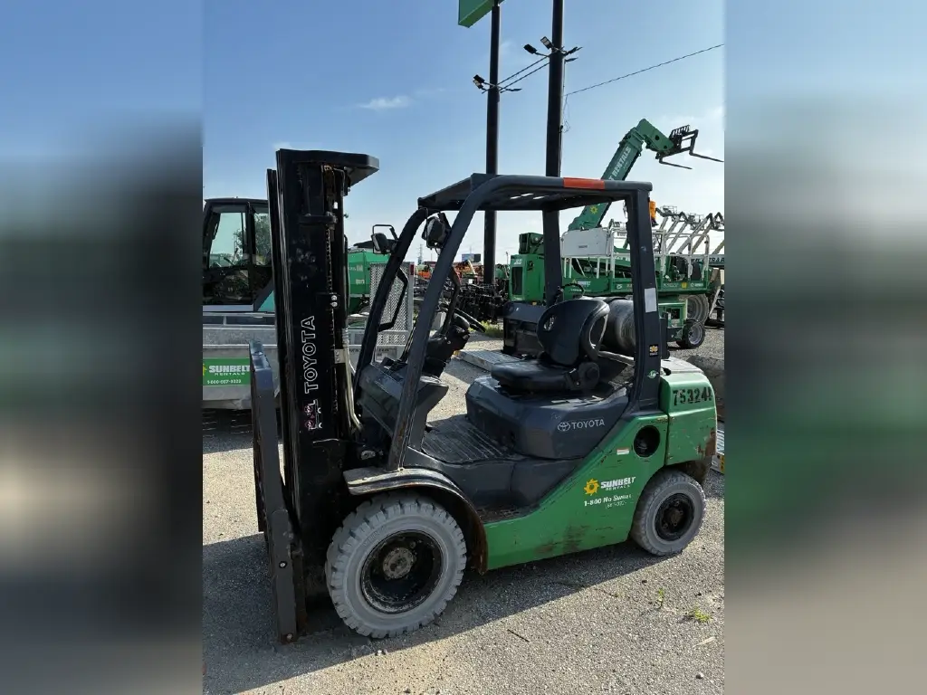 2015 Toyota 8FGU25 Forklift photo 2