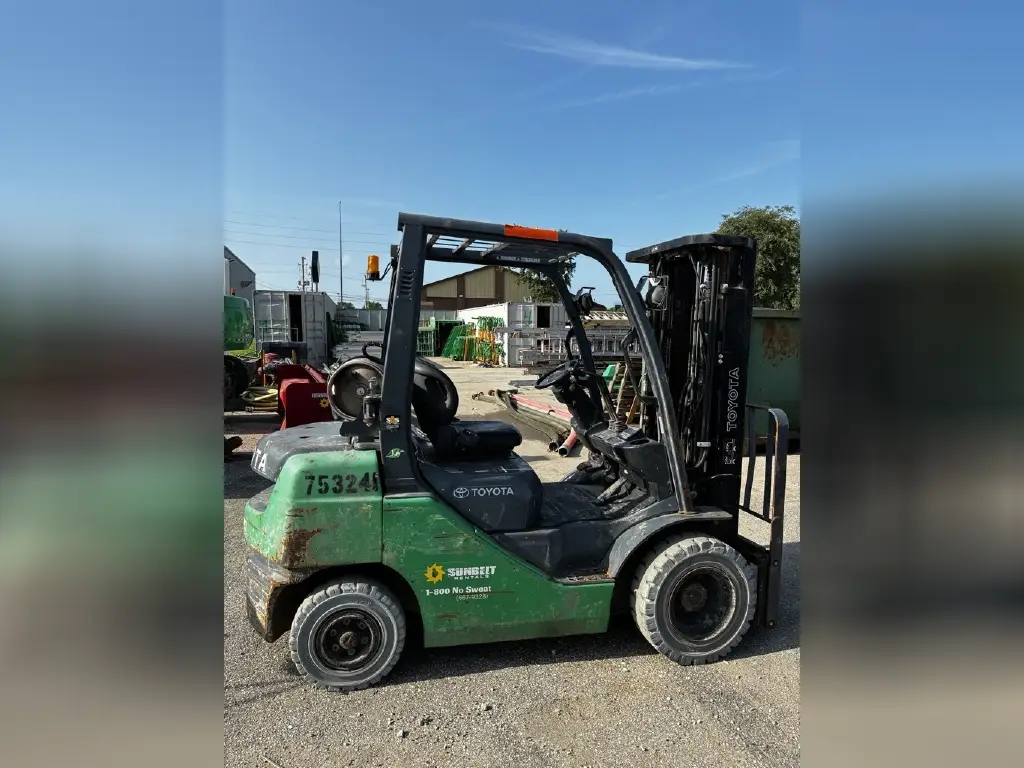 2015 Toyota 8FGU25 Forklift photo 3