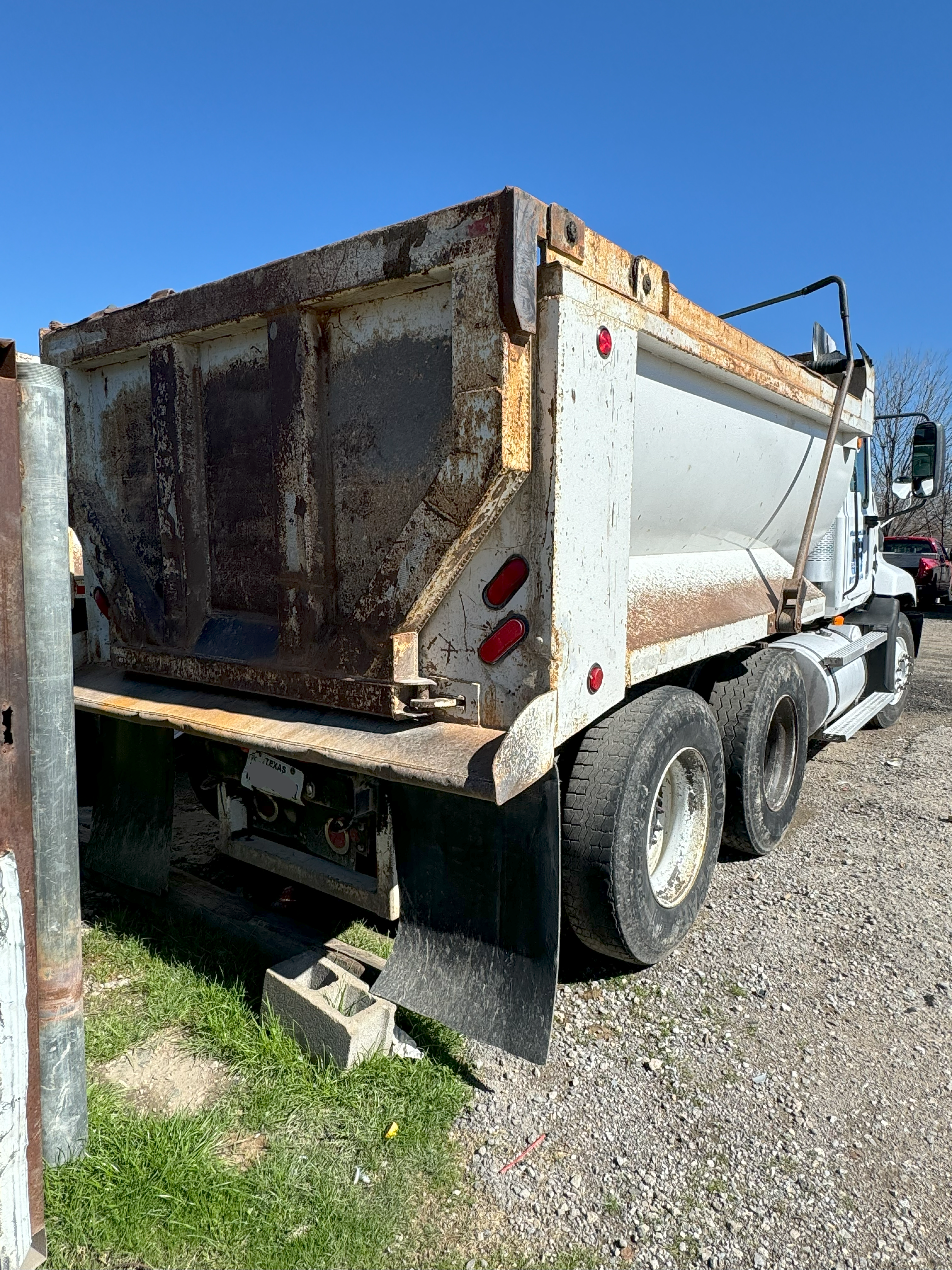2006 Mack Dump Truck photo 2