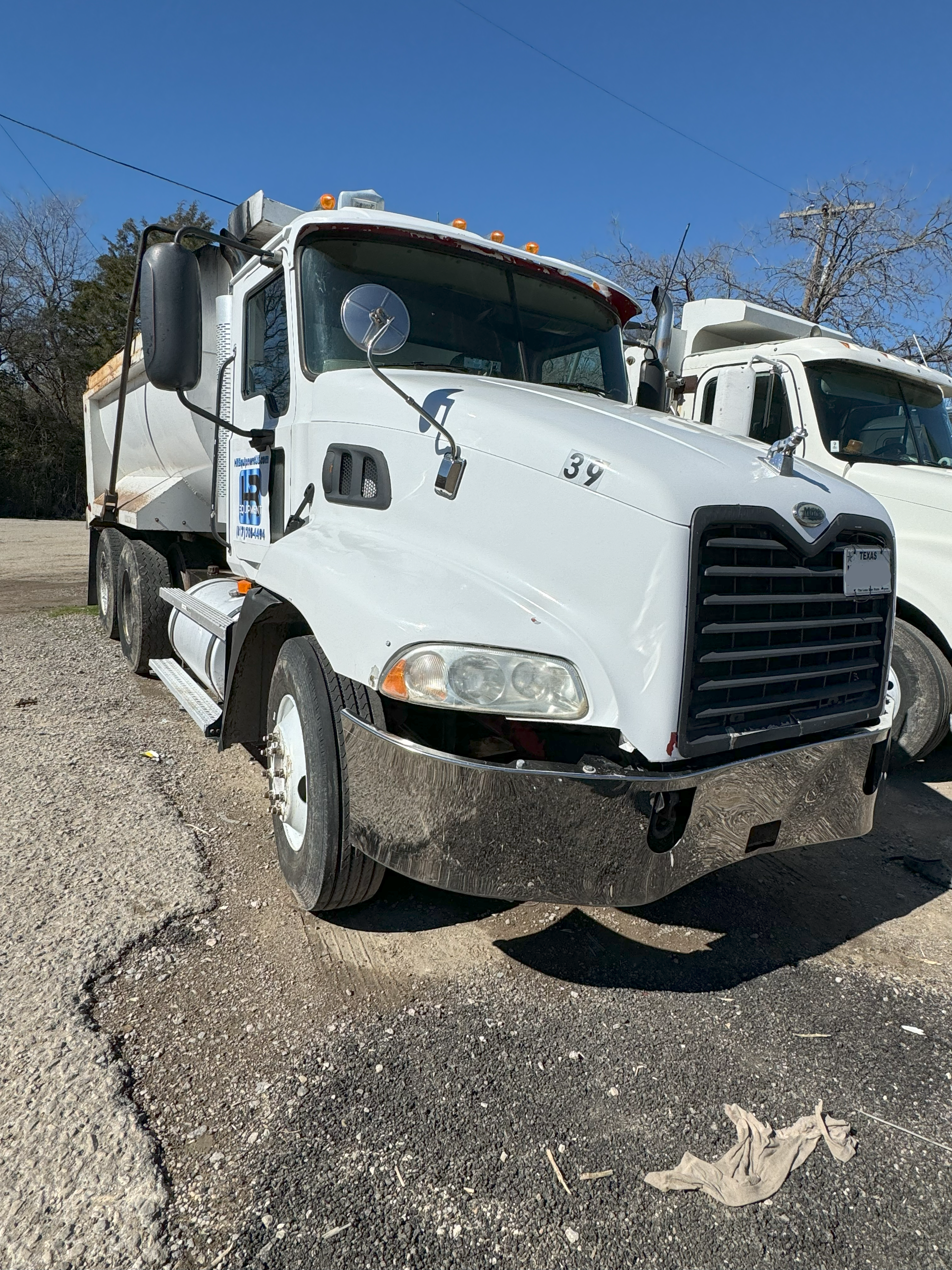 2006 Mack Dump Truck photo 3