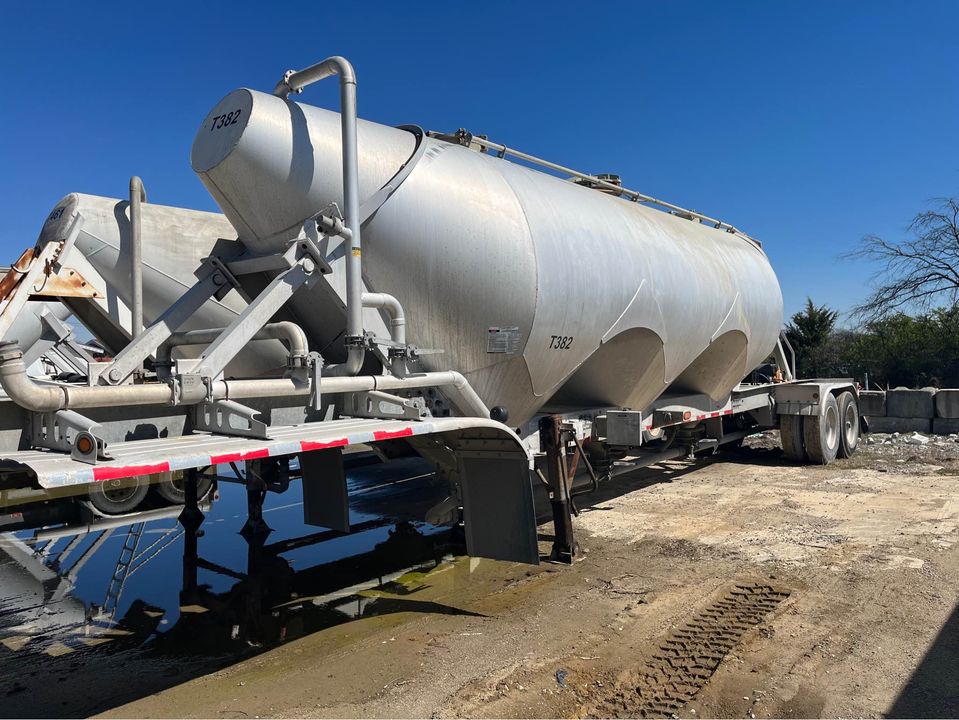 2017 Southern Pneumatic Bulker photo 2