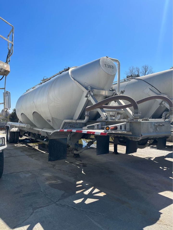 2017 Southern Pneumatic Bulker photo 3