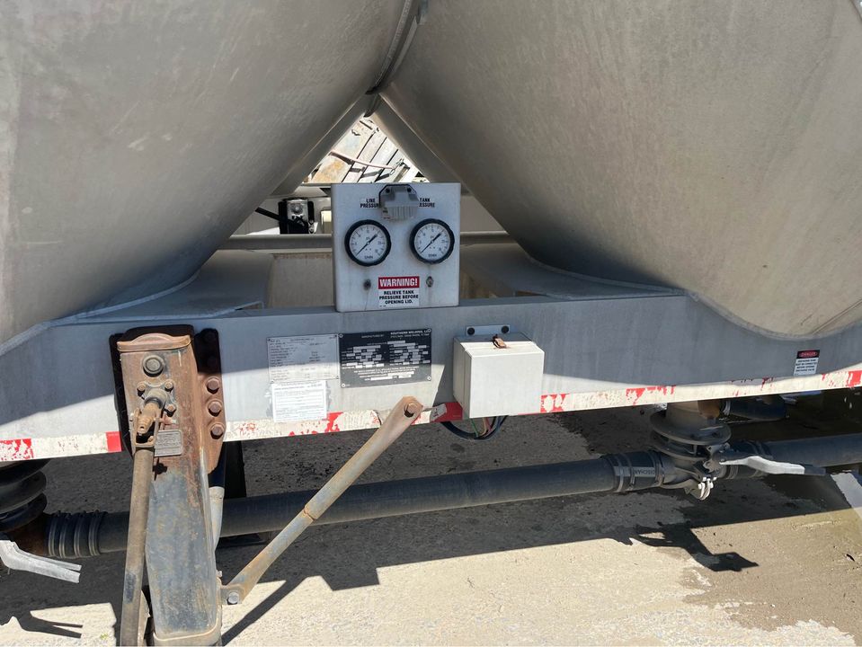 2017 Southern Pneumatic Bulker photo 5