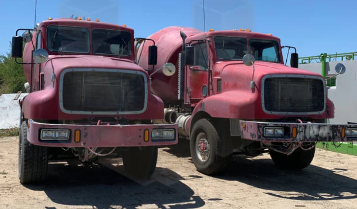 2001 Oshkosh Mixer Truck with (2) parts trucks photo 3