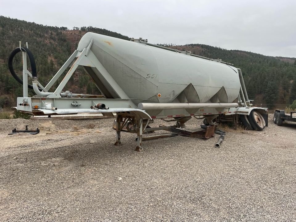 Older Pneumatic Bulker - NM
