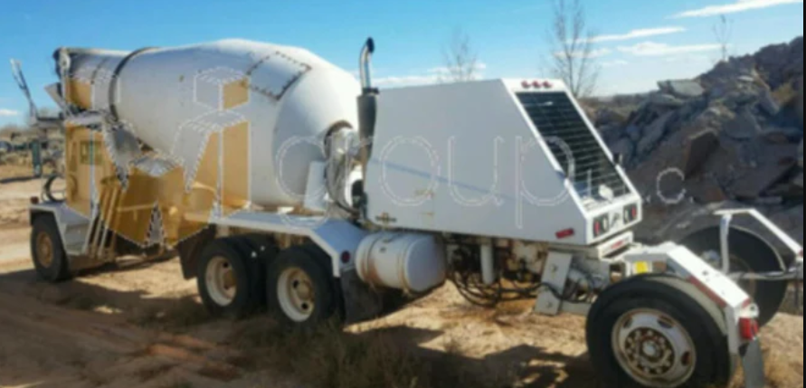 (2) 1994 & 1995 Oshkosh Automatic Front Discharge Mixer Trucks photo 2