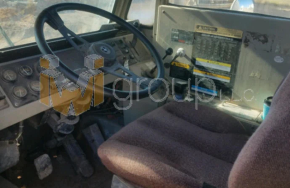 (2) 1994 & 1995 Oshkosh Automatic Front Discharge Mixer Trucks photo 3
